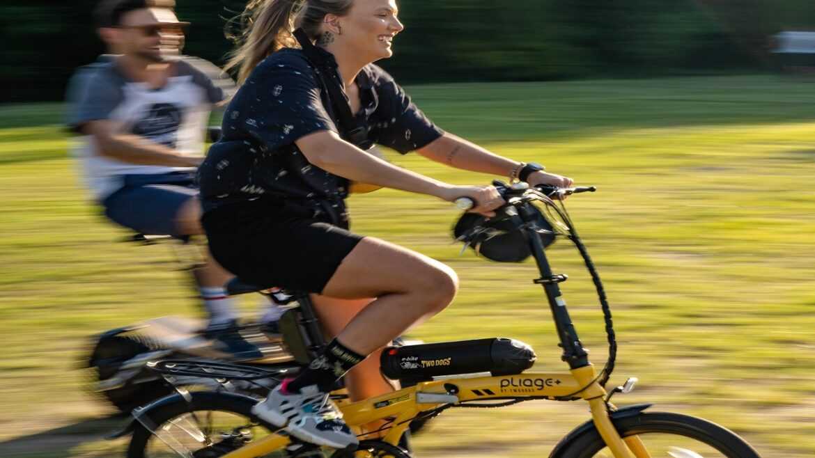 Bicicleta eletrica e dobravel da Two Dogs tem 65km de autonomia e aplicativo proprio 1170x658 1